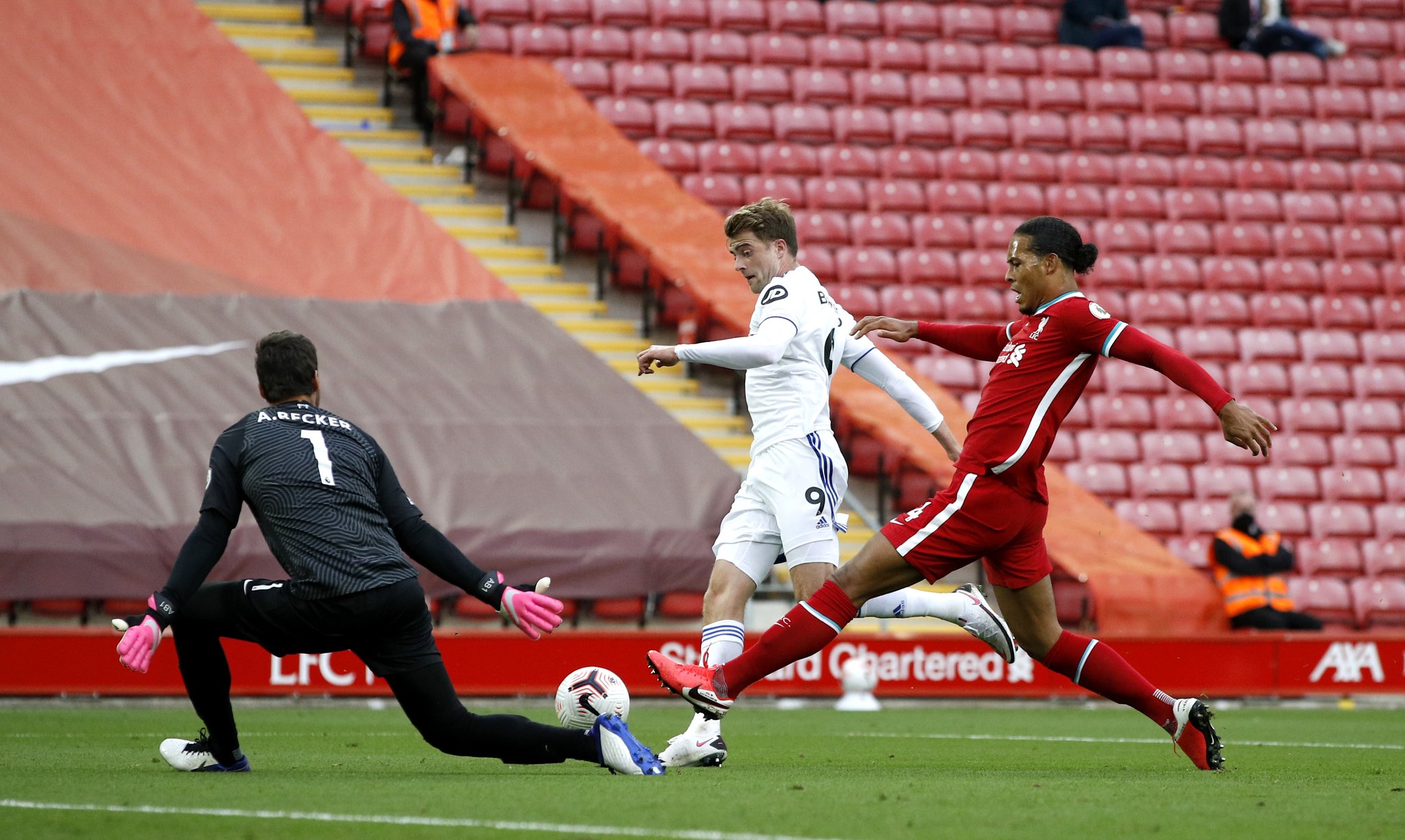 受到多种因 受到多种因